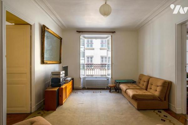 PARIS 15 / LA MOTTE PICQUET GRENELLE - APPARTEMENT ANCIEN 4 PIÈCES A RAFRAICHIR + CAVE