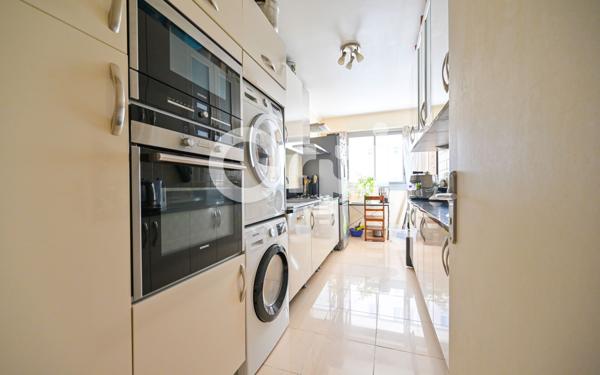 Appartement à vendre    3 pièces • 74,80 m2 Paris 11
