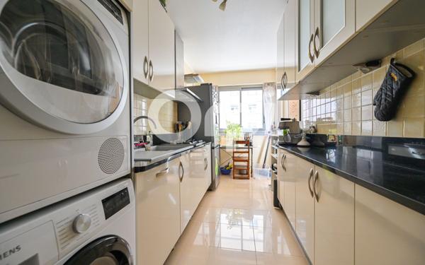 Appartement à vendre    3 pièces • 74,80 m2 Paris 11