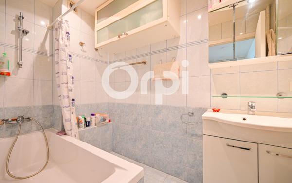 Appartement à vendre    3 pièces • 74,80 m2 Paris 11