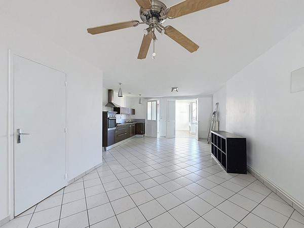 Appartement centre de Meximieux, 2 chambres, 1 bureau , 82 m2