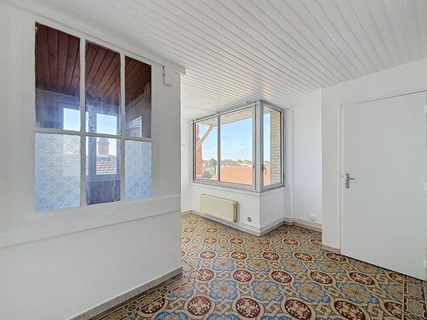 Appartement centre de Meximieux, 2 chambres, 1 bureau , 82 m2