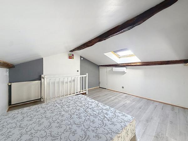 Appartement centre de Meximieux, 2 chambres, 1 bureau , 82 m2