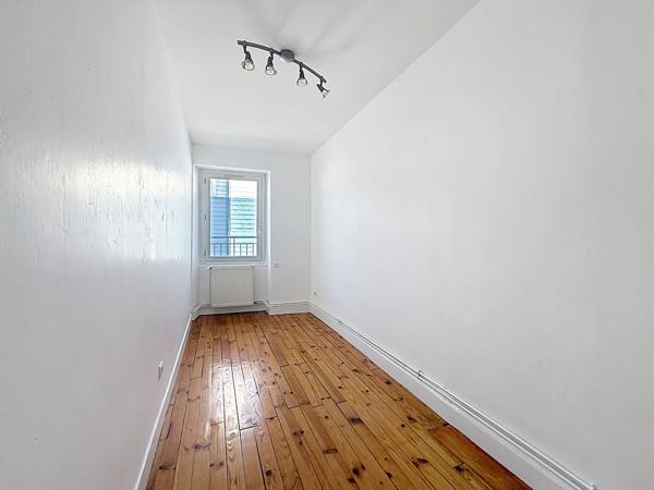 Appartement centre de Meximieux, 2 chambres, 1 bureau , 82 m2