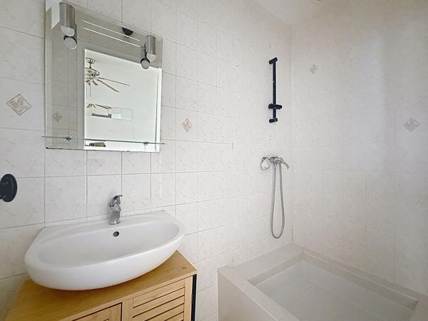 Appartement centre de Meximieux, 2 chambres, 1 bureau , 82 m2