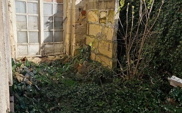 Immeuble à vendre    2 pièces •  Loudun