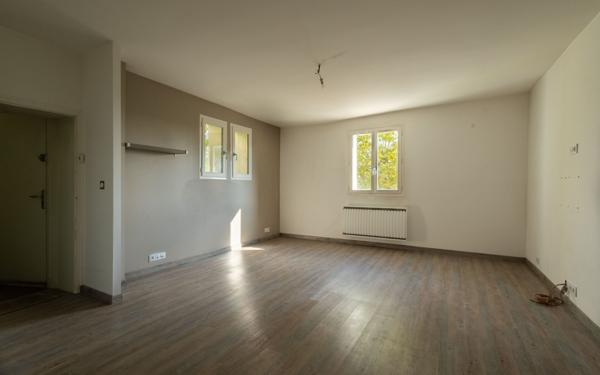 Appartement à vendre    3 pièces • 54 m2 Le Raincy