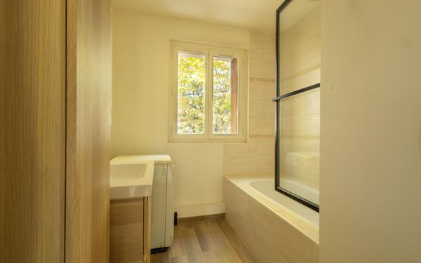 Appartement à vendre    3 pièces • 54 m2 Le Raincy