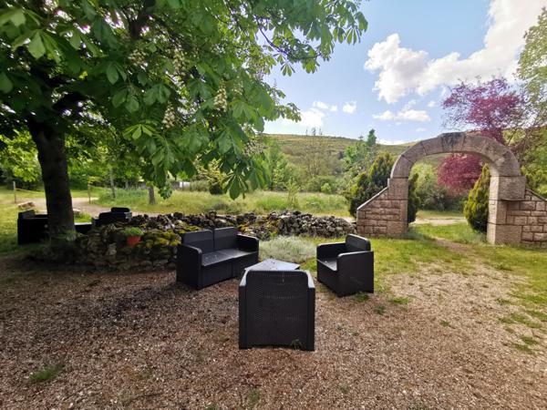 Mas-Saint-Chély (48210) Ancien hôtel de charme, gîte, chambres d’hôtes, entre Sainte Enimie et Meyrueis, Parc National des Cévennes