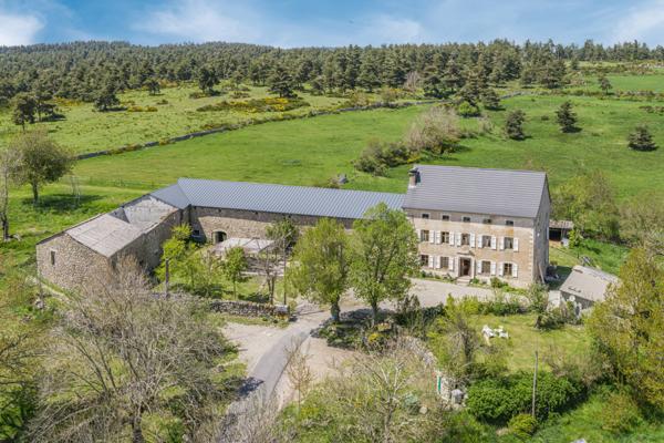 Langogne (48300) Domaine d'exception, cadre idyllique, au croisement du GR65 (chemin de Compostelle) et du chemin de Stevenson