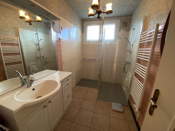 Maison à vendre à TADEN - 6 pièces, 4 chambres, garage et véranda