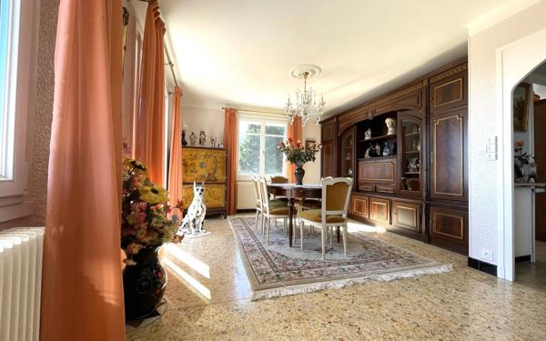 Maison à vendre    6 pièces • 158 m2 Caluire-et-Cuire