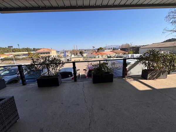 Entrepôt industriel à vendre à Gardanne - 850 m² sur terrain de 2800 m²