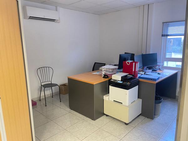 Entrepôt industriel à vendre à Gardanne - 850 m² sur terrain de 2800 m²