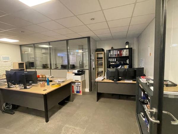 Entrepôt industriel à vendre à Gardanne - 850 m² sur terrain de 2800 m²