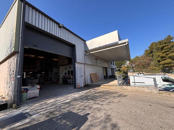 Entrepôt industriel à vendre à Gardanne - 850 m² sur terrain de 2800 m²