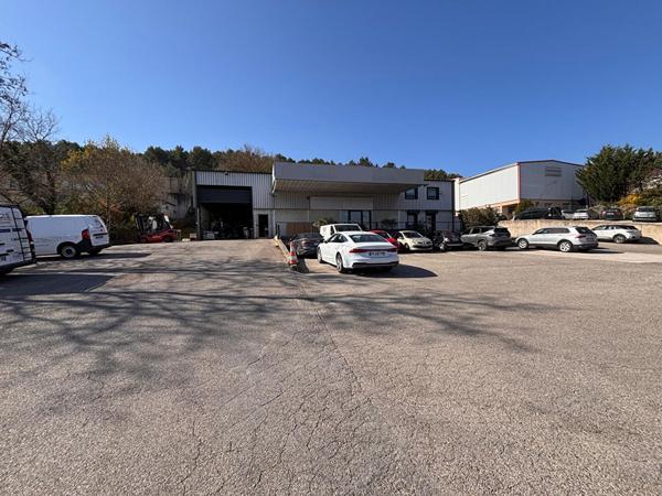 Entrepôt industriel à vendre à Gardanne - 850 m² sur terrain de 2800 m²