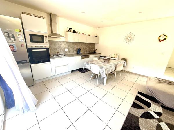 Maison récente de 2022 vendue louée à Volx – Loyer 900 € par mois