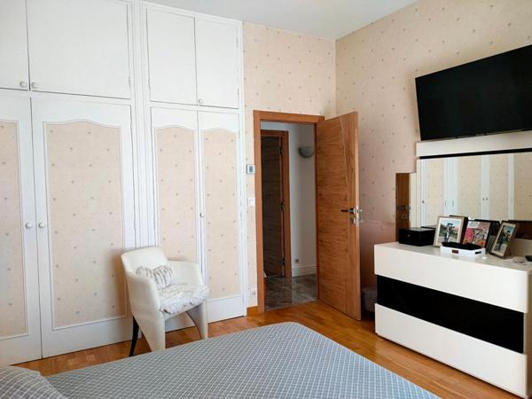 PROPRIETE : MAISON 360 m² + GARAGE 110 m² + TERRAIN 5300 m²