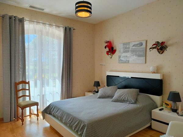 PROPRIETE : MAISON 360 m² + GARAGE 110 m² + TERRAIN 5300 m²