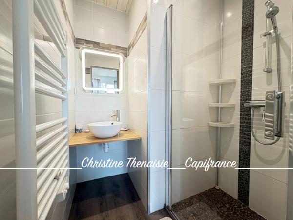 Appartement DUPLEX au coeur de Croix de Vie 2 pièces avec Terrasse et emplacement parking à 150 m. de la gare SAINT GILLES CROIX DE VIE (85)
