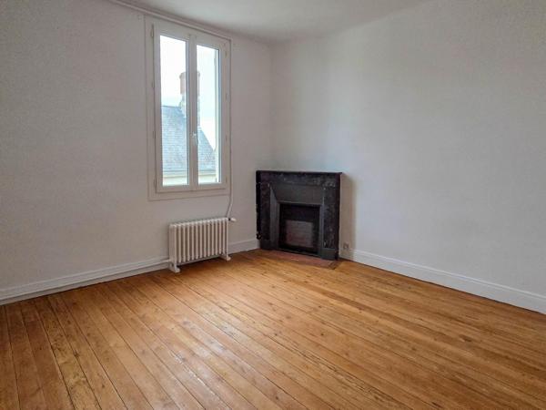 Jolie rénovation avec grand hangar/garage !