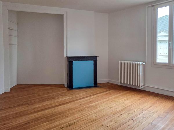 Jolie rénovation avec grand hangar/garage !