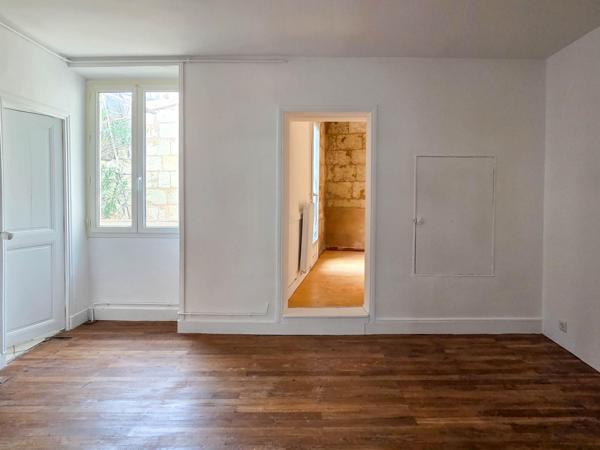 Jolie rénovation avec grand hangar/garage !