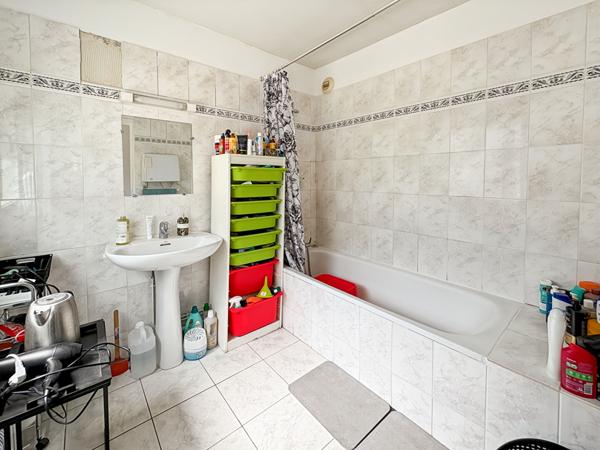 Appartement à Lardy avec balcon et parking