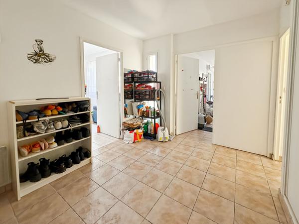 Appartement à Lardy avec balcon et parking