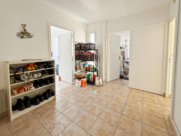 Appartement à Lardy avec balcon, cave et parking