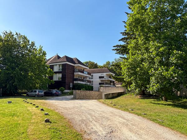 Appartement à Lardy avec balcon, cave et parking