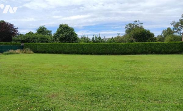 A environ 1,5 km de la plage, un terrain à bâtir de 1.107 m²