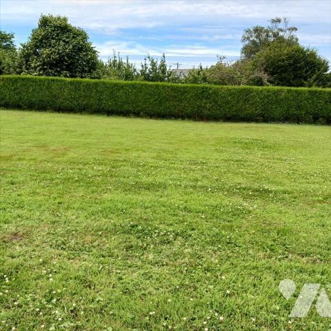 A environ 1,5 km de la plage, un terrain à bâtir de 1.107 m²