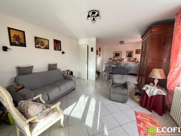 Jolie maison sur sous-sol