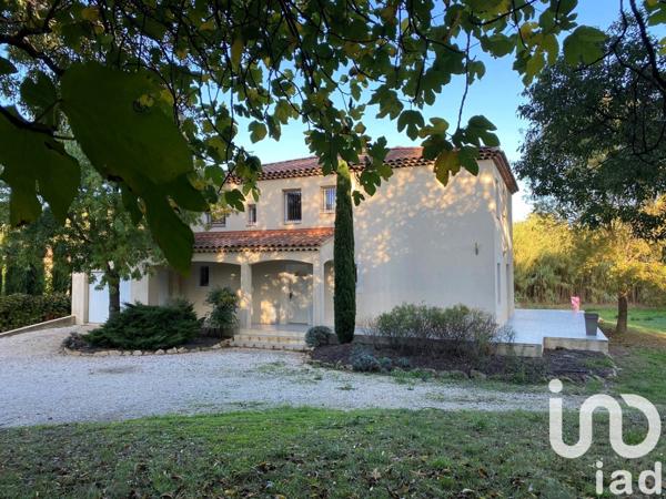 Maison traditionnelle 7 pièces de 171 m² à Grans (13450)