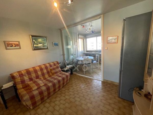 APPARTEMENT F2 1ER ETAGE ASCENSEUR PLACE DE PARKING