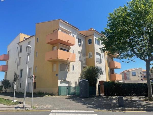 APPARTEMENT F2 1ER ETAGE ASCENSEUR PLACE DE PARKING
