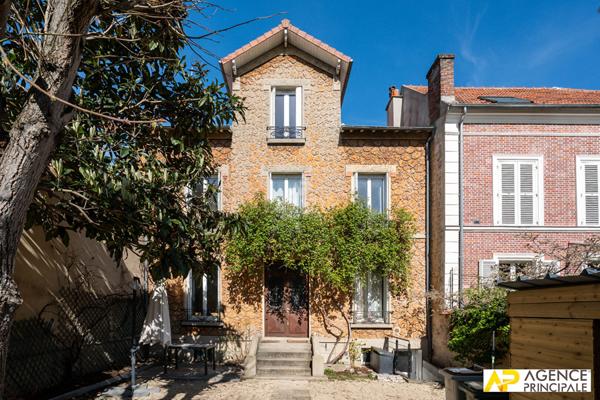 Maison 6 pièces à vendre à Maisons-Laffitte Centre Ville - Proche Gare et RER €1 090 000 ** - Référence 13357