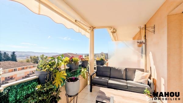 Grasse (06130) Superbe 3 P (71 m²) rénové avec terrasse, vue dégagée - Piscine