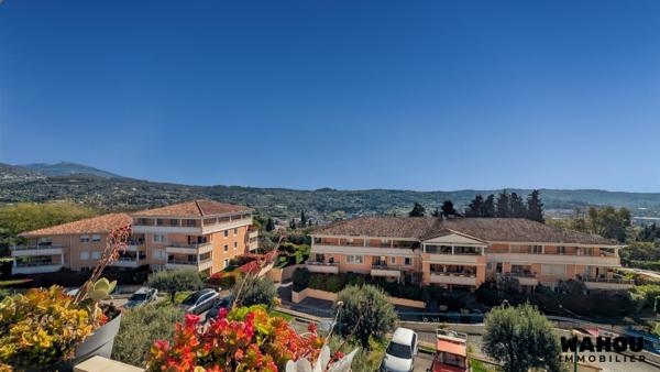 Grasse (06130) Superbe 3 P (71 m²) rénové avec terrasse, vue dégagée - Piscine