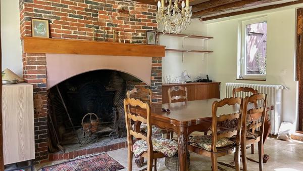 Propriete
                                                                                                                                                                                                                                                                                                                        6 pièce(s)                                                                                                                                                                                                          4 chambre(s)                                                                                                                                                                                                          180  m²