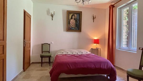 Propriete
                                                                                                                                                                                                                                                                                                                        6 pièce(s)                                                                                                                                                                                                          4 chambre(s)                                                                                                                                                                                                          180  m²
