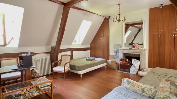 Propriete
                                                                                                                                                                                                                                                                                                                        6 pièce(s)                                                                                                                                                                                                          4 chambre(s)                                                                                                                                                                                                          180  m²