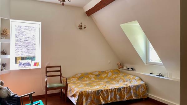 Propriete
                                                                                                                                                                                                                                                                                                                        6 pièce(s)                                                                                                                                                                                                          4 chambre(s)                                                                                                                                                                                                          180  m²