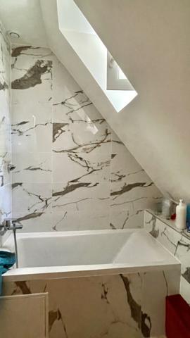 Propriete
                                                                                                                                                                                                                                                                                                                        6 pièce(s)                                                                                                                                                                                                          4 chambre(s)                                                                                                                                                                                                          180  m²