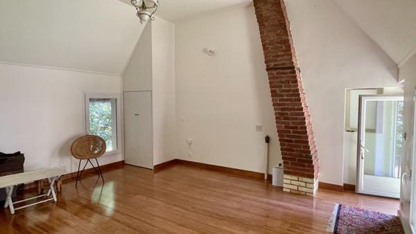 Propriete
                                                                                                                                                                                                                                                                                                                        6 pièce(s)                                                                                                                                                                                                          4 chambre(s)                                                                                                                                                                                                          180  m²