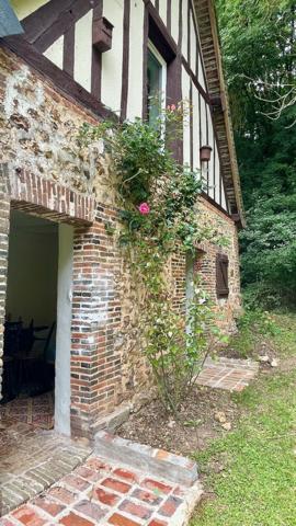 Propriete
                                                                                                                                                                                                                                                                                                                        6 pièce(s)                                                                                                                                                                                                          4 chambre(s)                                                                                                                                                                                                          180  m²
