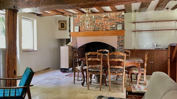 Propriete
                                                                                                                                                                                                                                                                                                                        6 pièce(s)                                                                                                                                                                                                          4 chambre(s)                                                                                                                                                                                                          180  m²