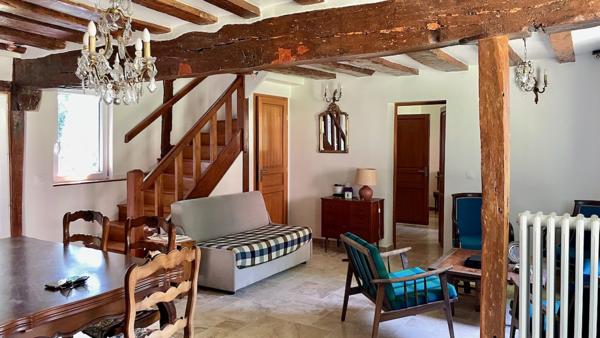 Propriete
                                                                                                                                                                                                                                                                                                                        6 pièce(s)                                                                                                                                                                                                          4 chambre(s)                                                                                                                                                                                                          180  m²